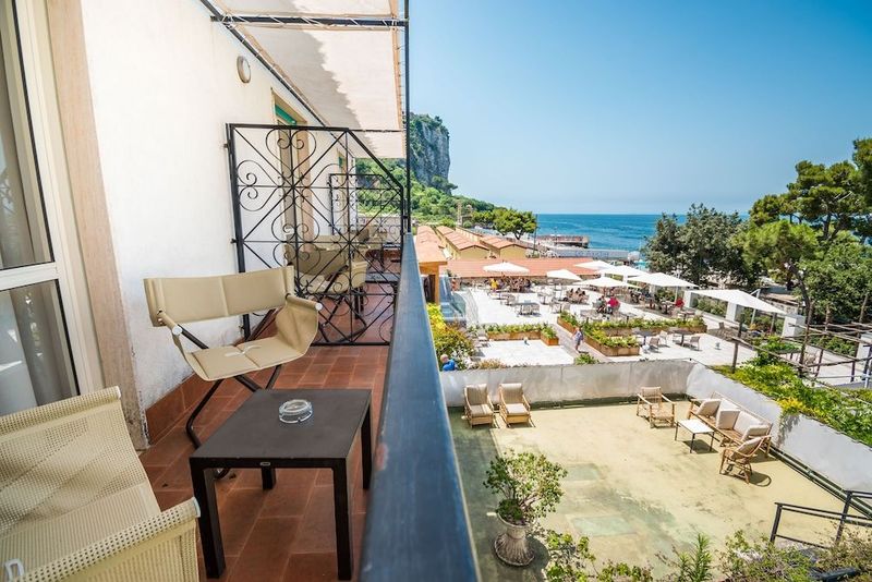 Hotel & Resort Le Axidie - Image 2