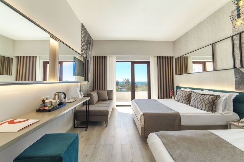 Club Hotel Turan Prince World - Image 2