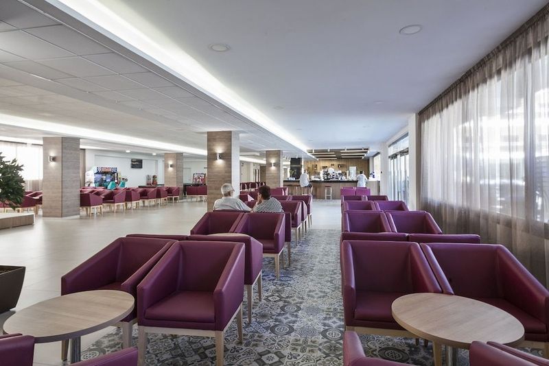 Hotel Oasis Park - Image 9