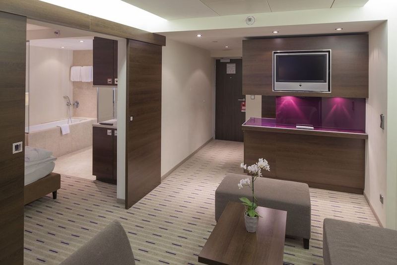 Park Inn by Radisson Berlin Alexanderplatz - Image 3