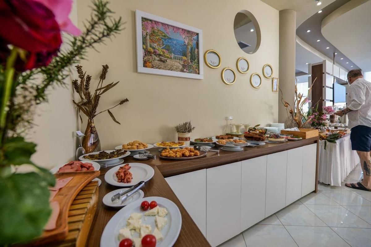 Hotel Oasis - Image 6
