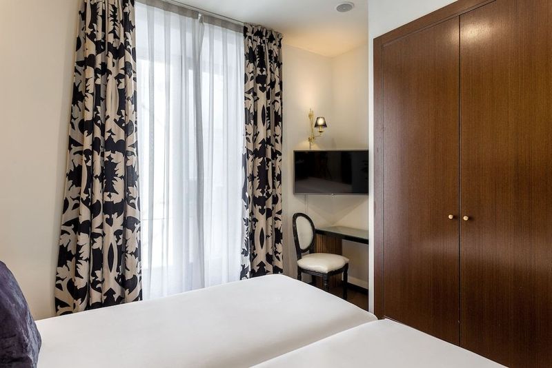 Room Mate Leo - Image 9