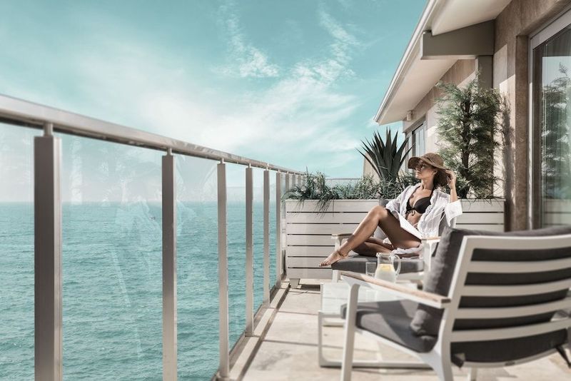 Charisma De Luxe Hotel - Image 6