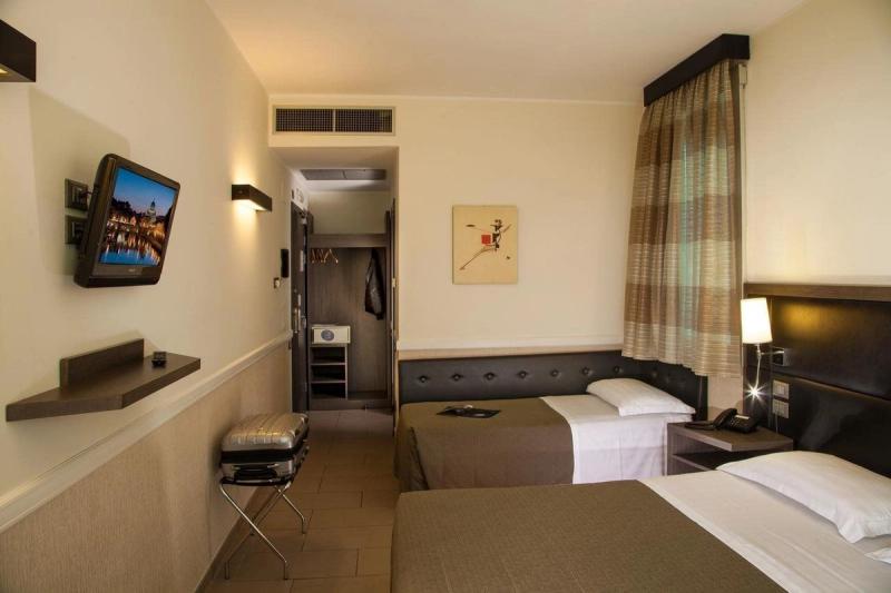 Hotel Artis - Image 10