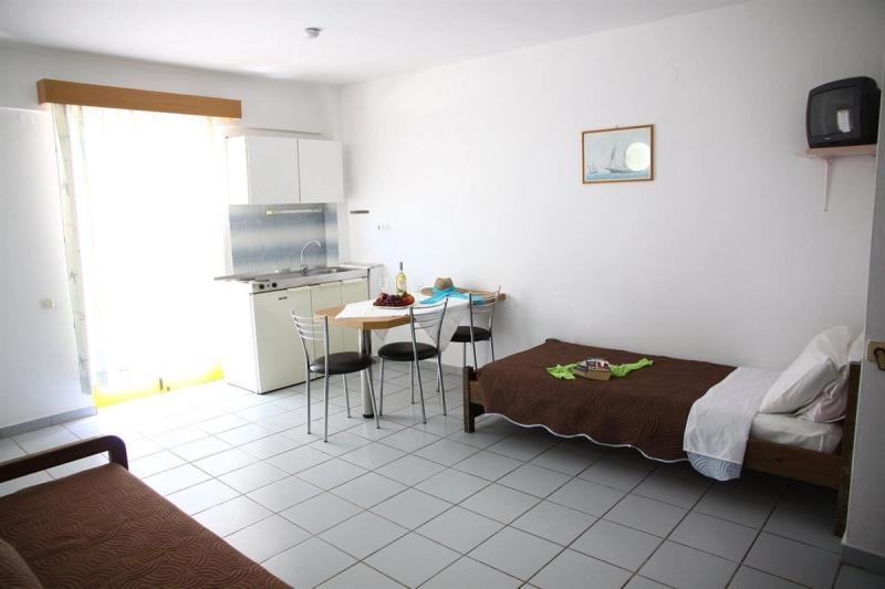 Acropolis Apartments - Image 8