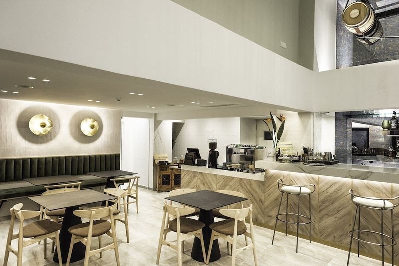 Roseum Boutique Hotel - Image 7