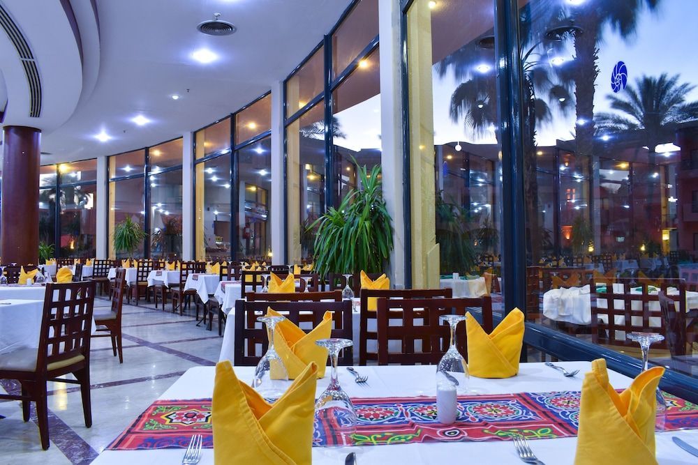 Parrotel Aqua Park Resort - Image 4
