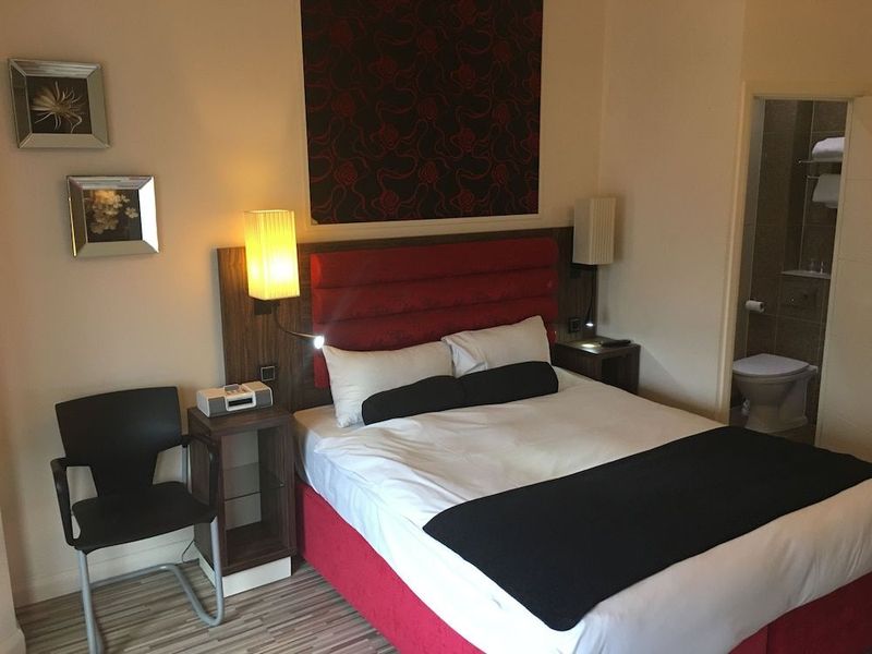 Simply Rooms & Suites - Image 2