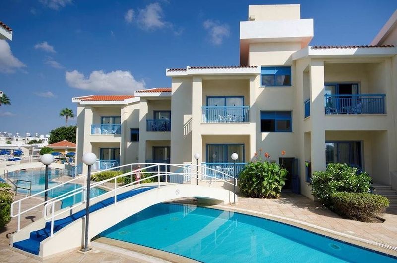 Kissos Hotel - Image 1