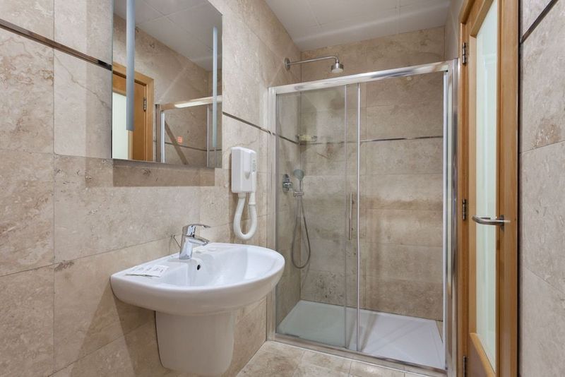 Plaza Regency Hotels - Image 6