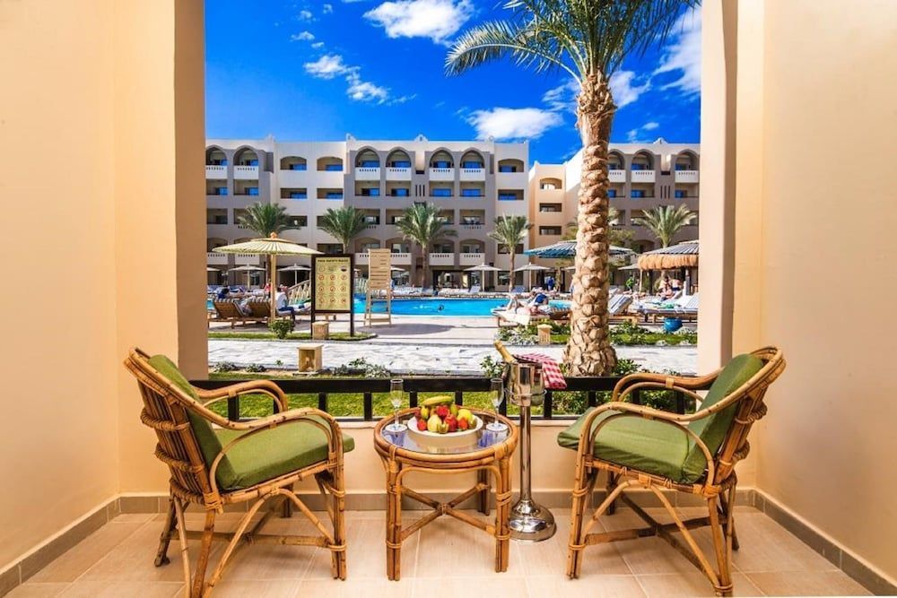 El Karma Aqua Beach Resort - Image 2