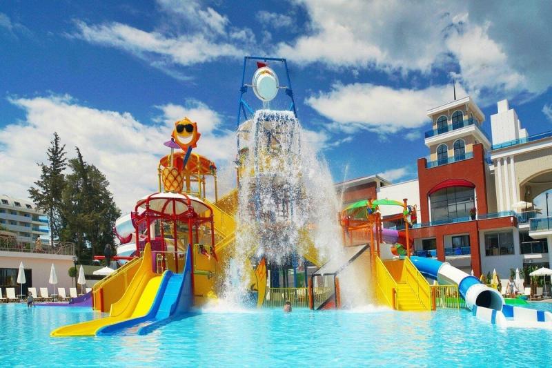 Club Aqua Plaza Hotel - Image 2