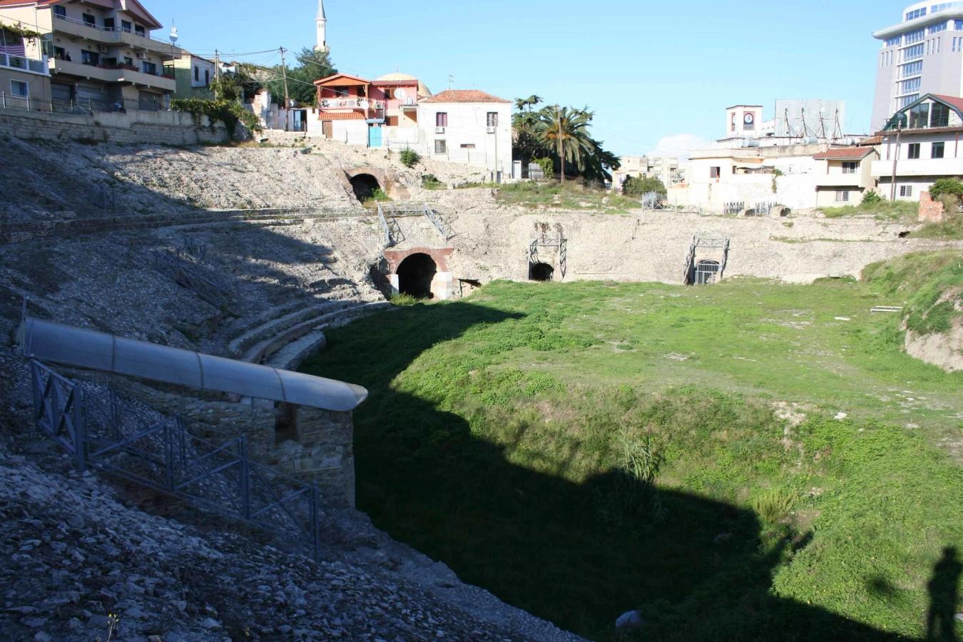 Utsikt til det romerske amfiteatret i Durres