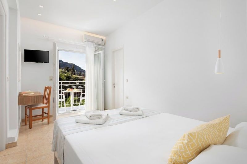 Bella Vista Hotel and Studios - Image 5