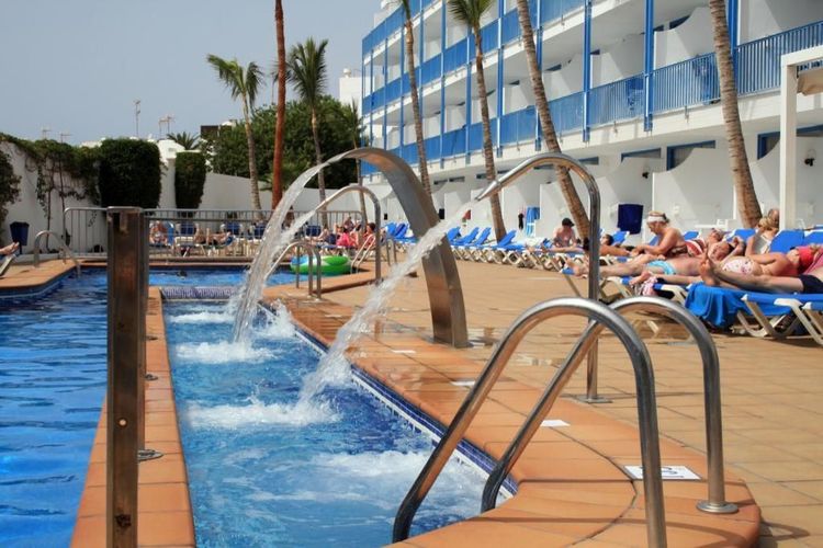 Costa Volcan Apartments är ett Villa med pool i Puerto del Carmen