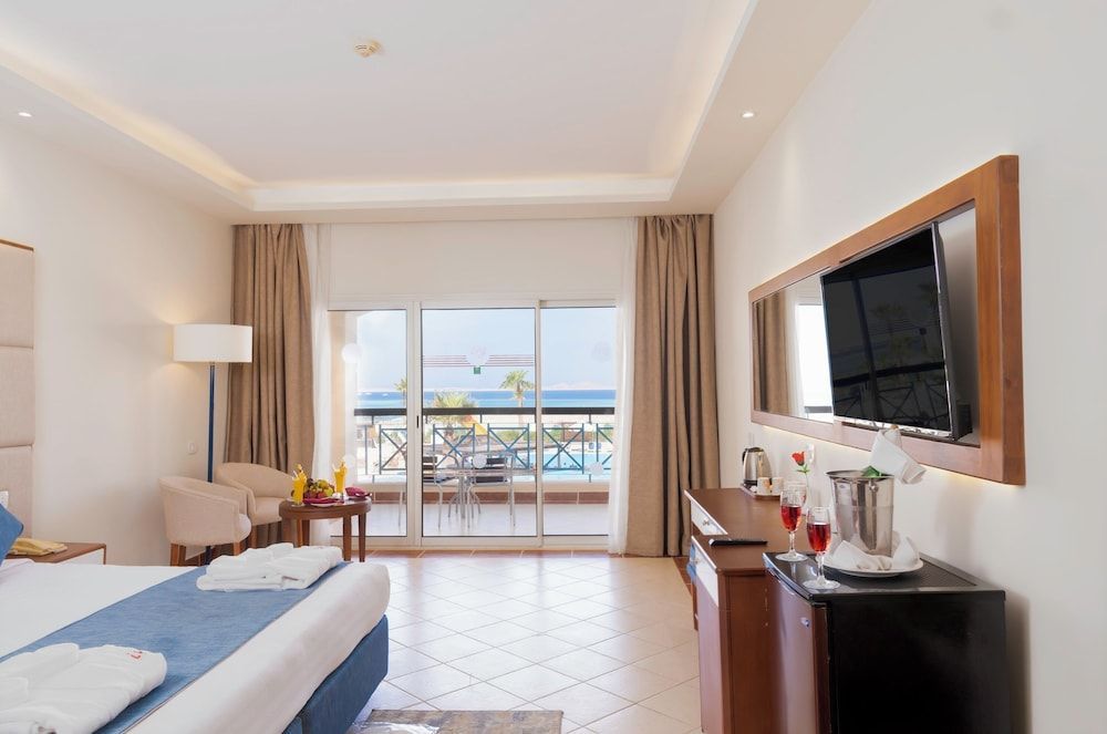 Ivy Cyrene Island Resort - Image 6