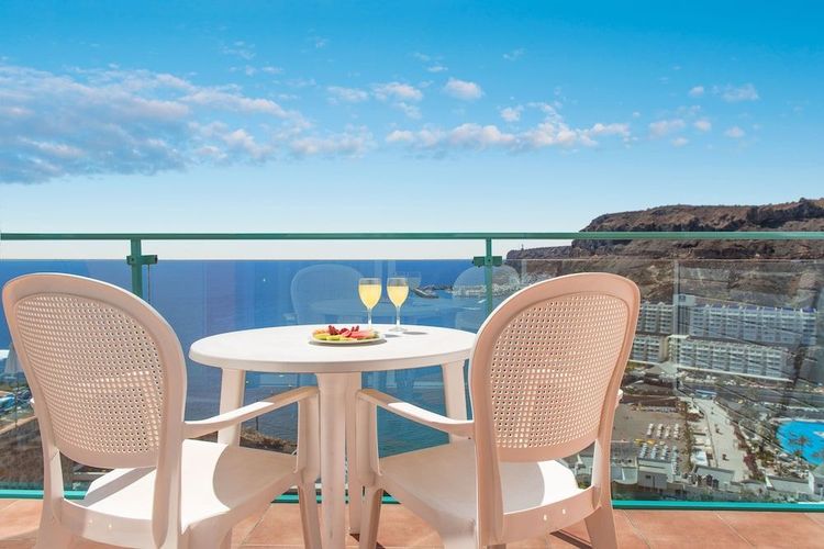 Mogan Princess & Beach Club tilbyr rom med utsikt over havet i Puerto de Mogan, Gran Canaria.
