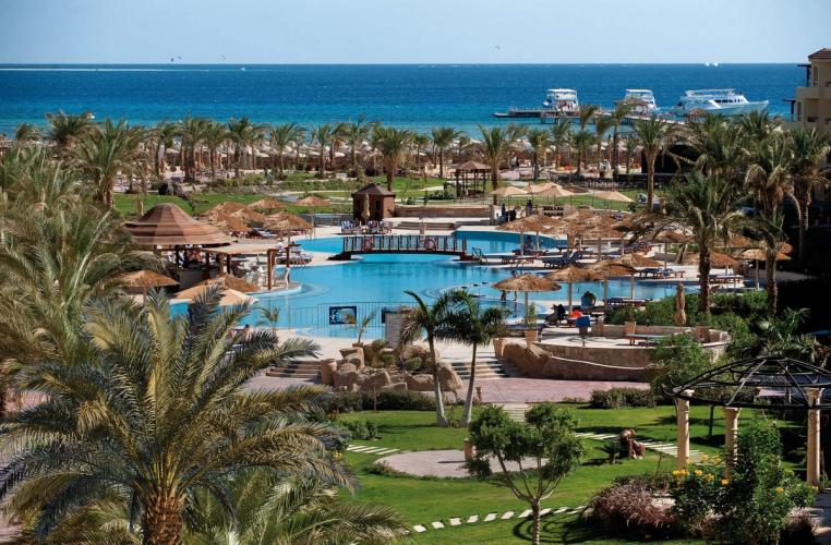 Det større hotellet Amwaj Beach Club Abu Soma Resort ligger ved sjøen i Soma Bay, Egypt