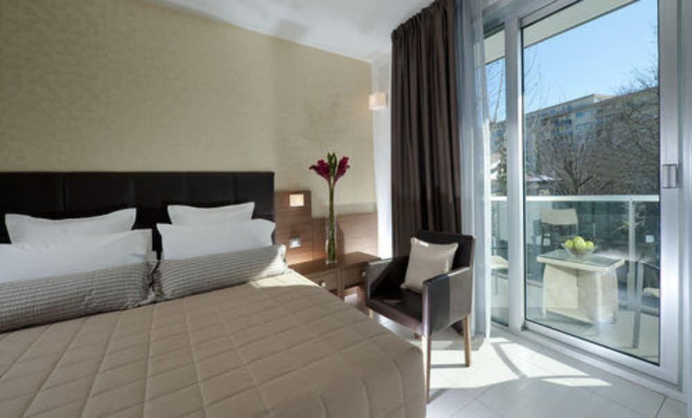 Aqua Hotel - Image 2