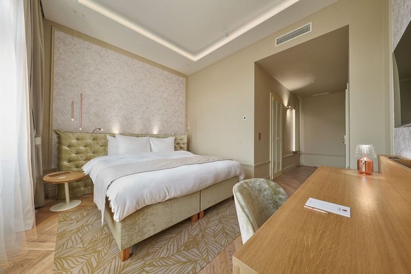 Mamaison Hotel Riverside Prague - Image 9