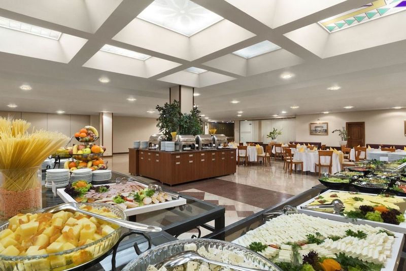 Ramada by Wyndham Sofia City Center - Image 10
