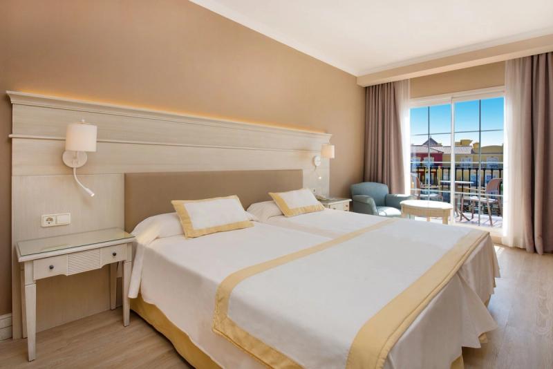 Iberostar Waves Malaga Playa - Image 10