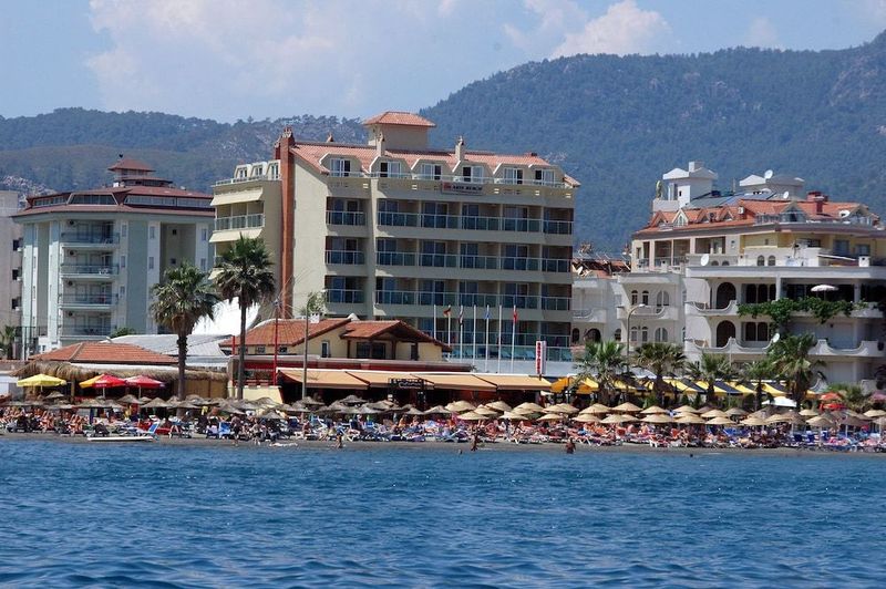 Maris Beach Hotel - Image 4