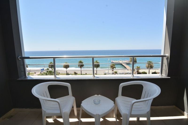 Senza Grand Santana Hotel - Image 2