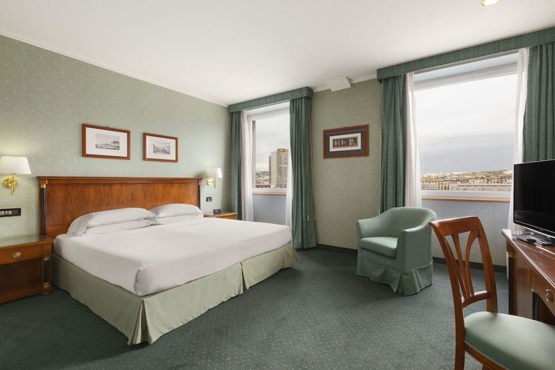 Ramada by Wyndham Naples - Image 3