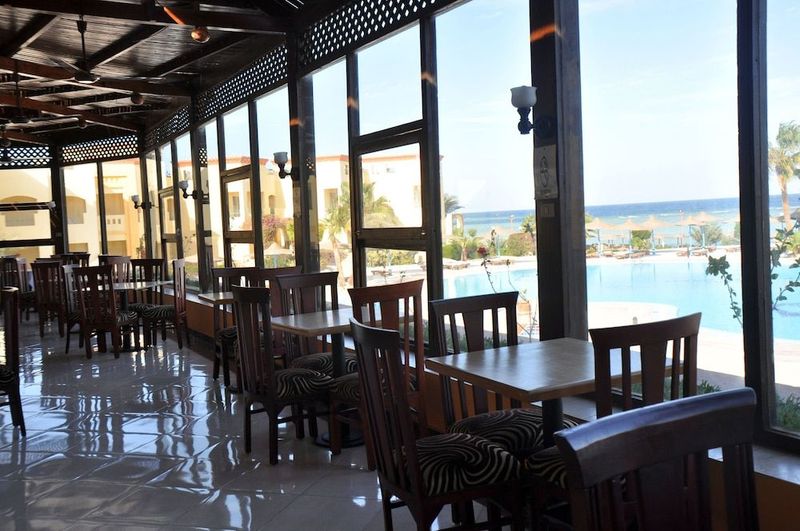 Reef Oasis Blue Bay Resort - Image 9