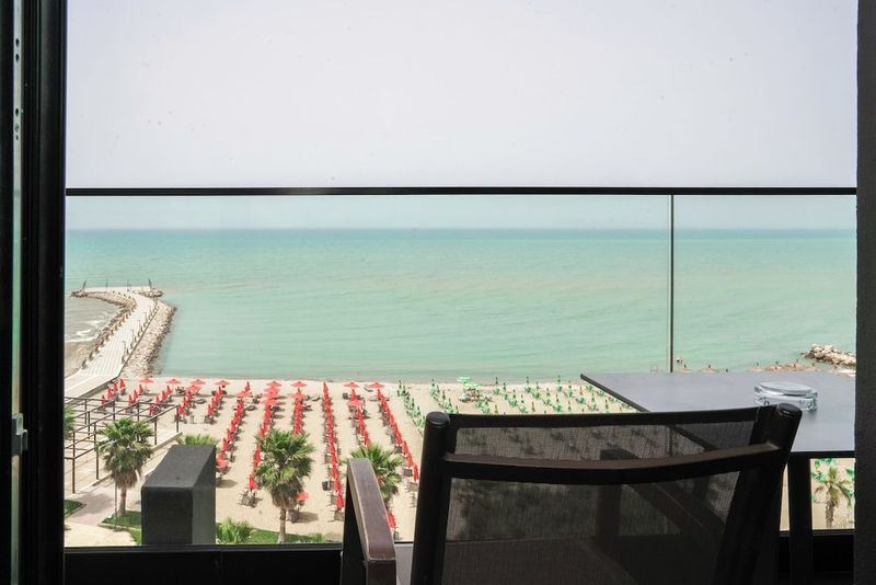 Supreme Hotel - Image 2