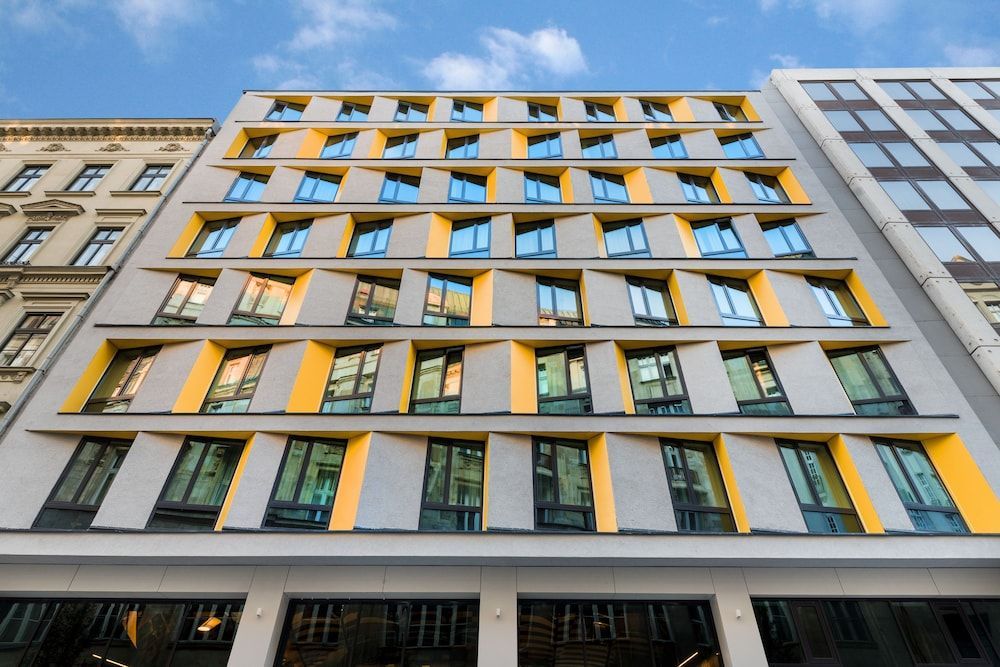 D8 Hotel - Image 7