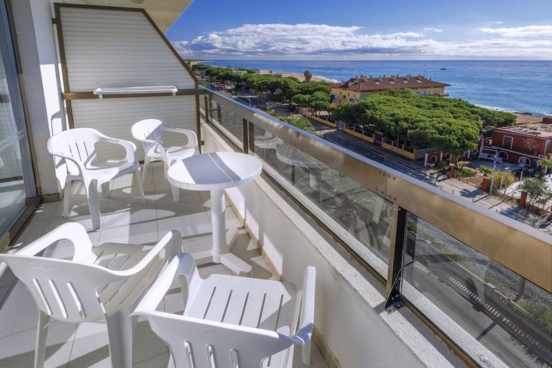 Tropic Park Hotel - Image 1