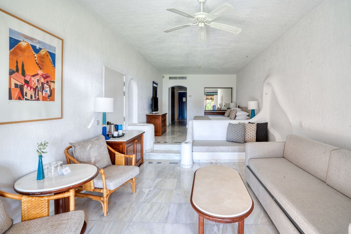 Coral Beach Hotel & Resort - Image 8