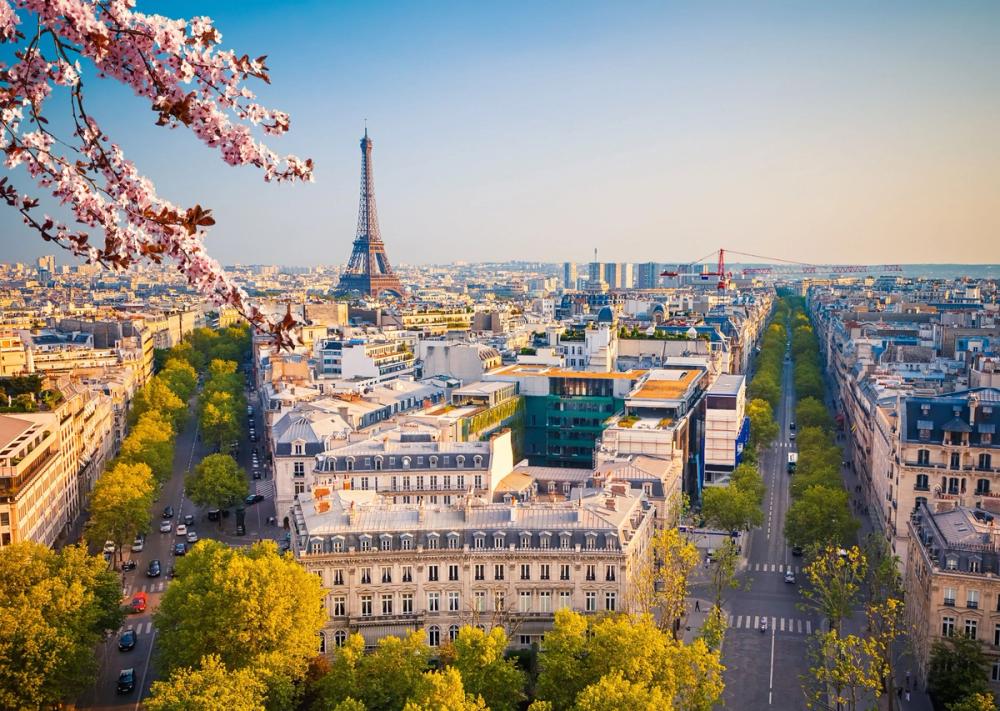 Udsigt over Paris med Eiffeltårnet i baggrunden