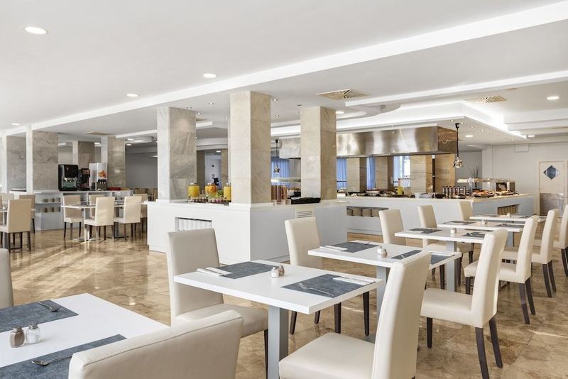 AluaSun Continental Park Hotel & Apartments - Image 7