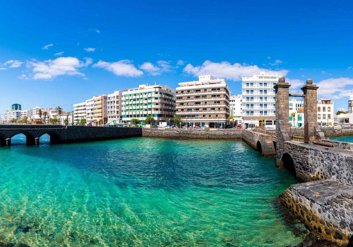 Havnepromenaden innbyr til spaserturer i Arrecife på Lanzarote