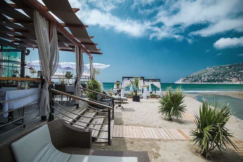 En Vie Beach Boutique Hotel - Image 4