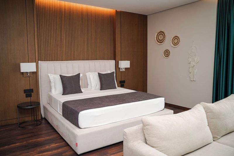 Supreme Hotel - Image 9