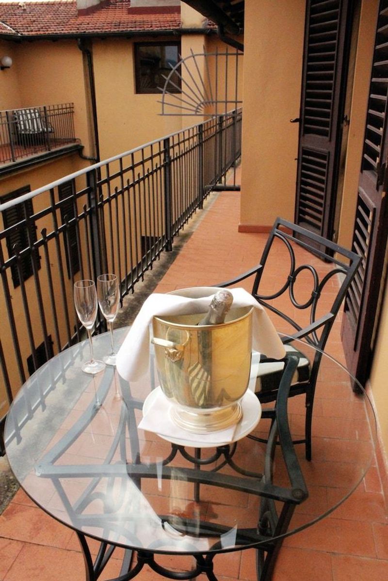 Albani Firenze - Image 1