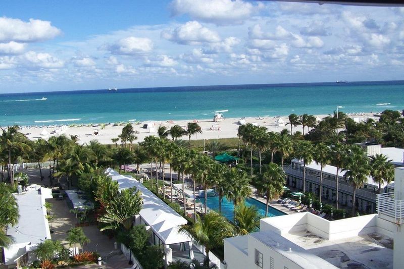 Marseilles Beachfront Hotel - Image 8