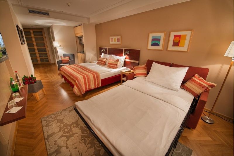EA Hotel Julis - Image 5