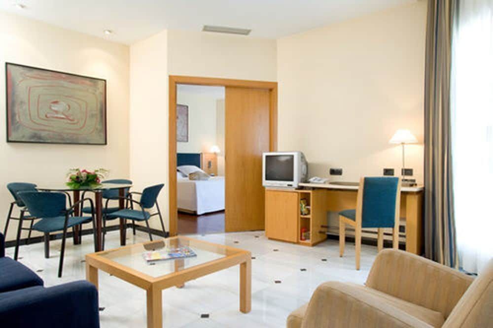 Hotel URH Ciutat de Mataro - Image 4