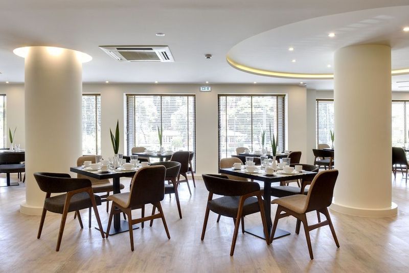 Athens Avenue Hotel - Image 5