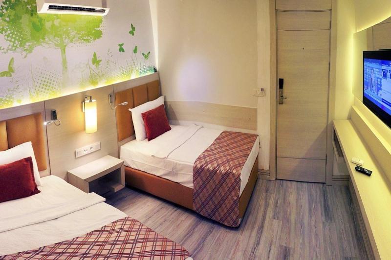 Club Aqua Plaza Hotel - Image 8