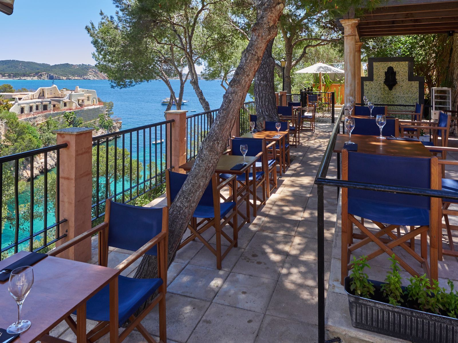 Hotel Petit Cala Fornells - Image 9
