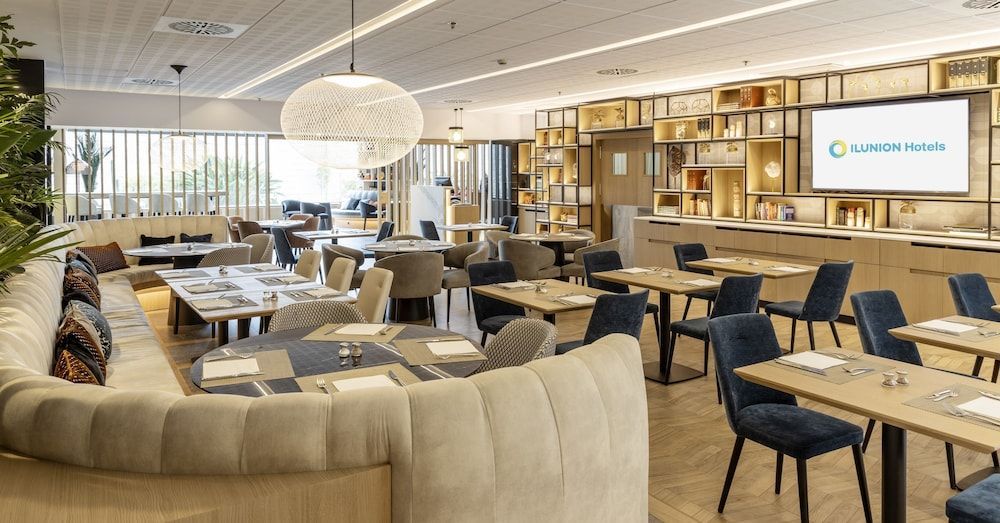 Hotel ILUNION Barcelona - Image 8