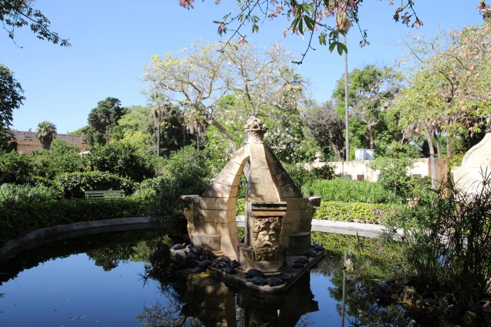 Fontene i den botaniske hagen San Anton i Attard i Malta