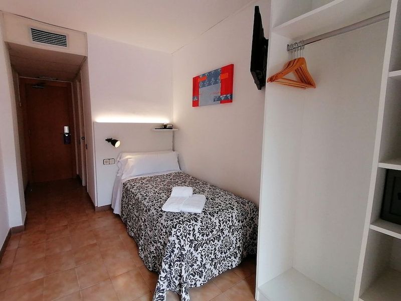Miami Hotel - Image 10