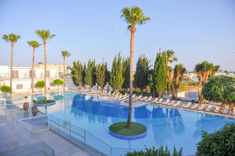 Fedrania Gardens Hotel - Image 3